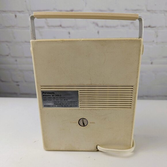 Vintage 70s Panasonic R-1493 AM Radio - Picture 6 of 8